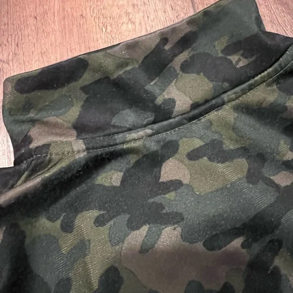 Nike Boys Camo Zip Up Jacket, size 6 - Picture 6 of 6